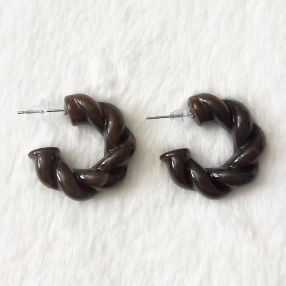 5/$15 🩷 MUST BUNDLE Twisted Hoop Resin Earrings - Dark Brown